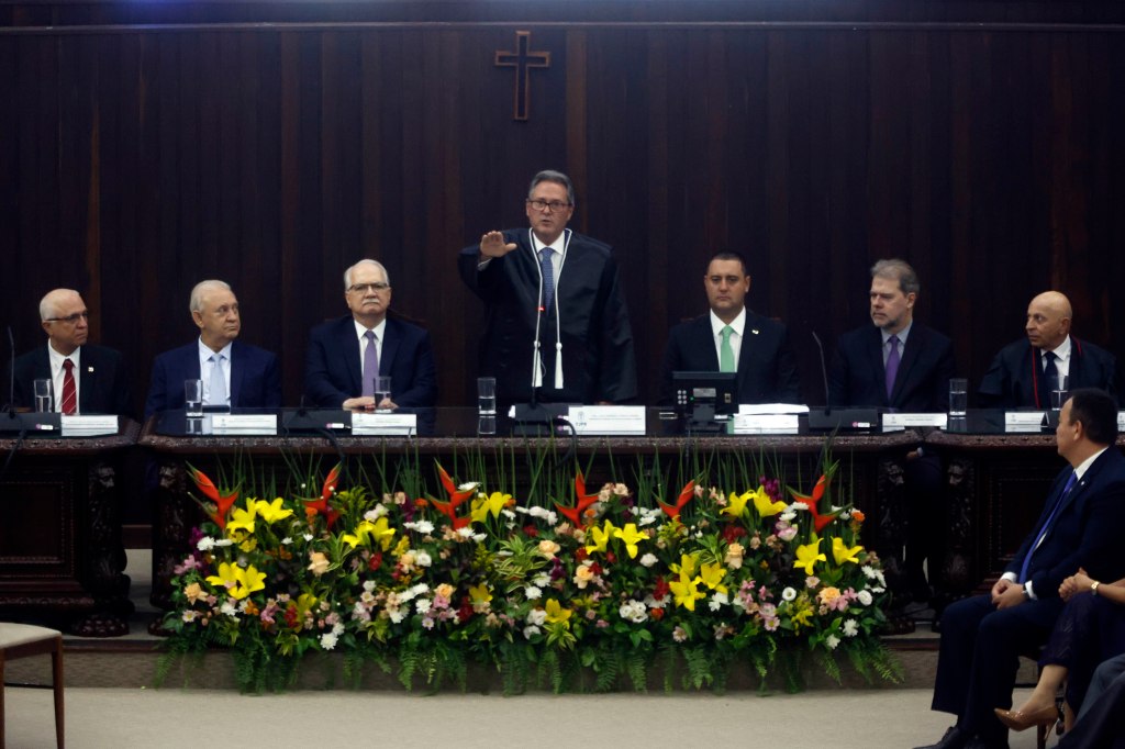 Governador Ratinho Junior reforça parceria institucional com o TJPR na posse de nova cúpula diretiva
